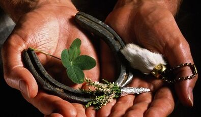 What to do an amulet fortunately and well -being