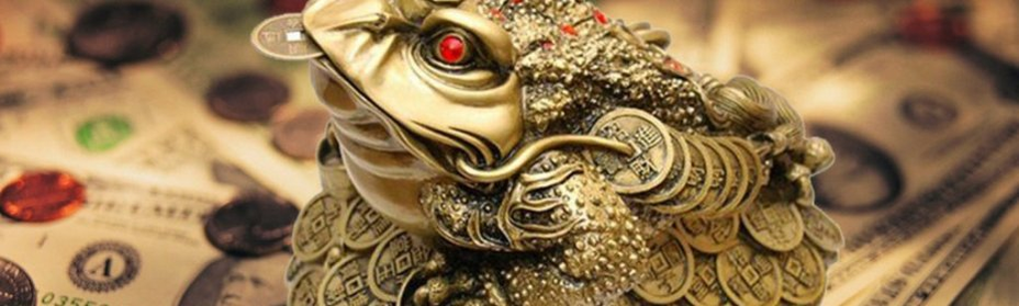 A toad with a coin in the mouth - a talisman to attract money