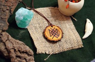 how to make an amulet